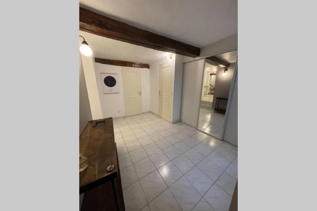 Appartement  La vie est belle  au cœur de Sézanne Exterior foto