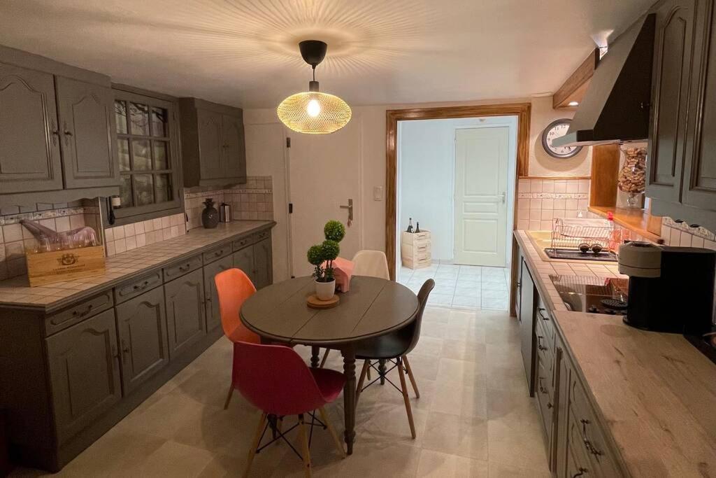 Appartement  La vie est belle  au cœur de Sézanne Exterior foto